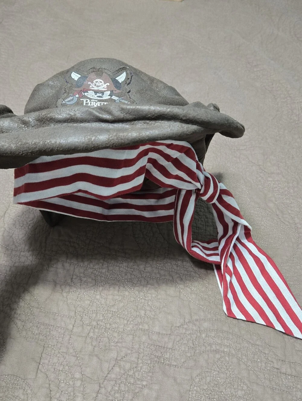 NEW Disney Pirates of the Caribbean hat, captain mickey, costume hat, Youth OS